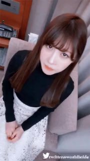 送女友学瑜伽认识的翘臀性感瑜伽美女老师,勾搭了很久终于约到酒店啪啪,各种姿势都快干哭了,说：你是坏蛋啊!